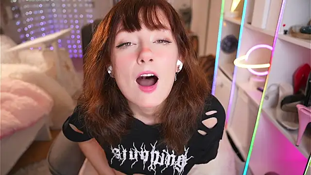 Cissy Glitter online show from December 4, 8:31 pm