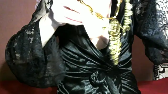 PrettyAndWild online show from October 5, 4:12 pm