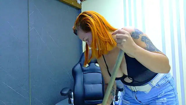Britney taylor  online show from April 29, 2:37 am