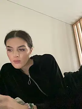 little belucci online show from November 9, 11:28 am