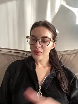 little belucci online show from October 20, 1:25 pm