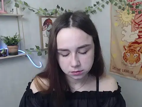 VeryVeryVeryShy  online show from April 29, 5:43 am