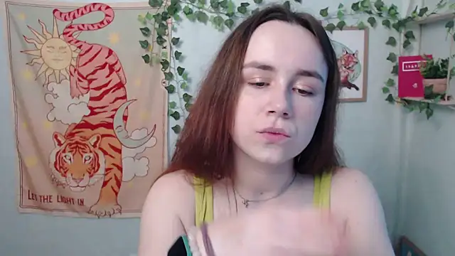VeryVeryVeryShy  online show from June 11, 5:37 am