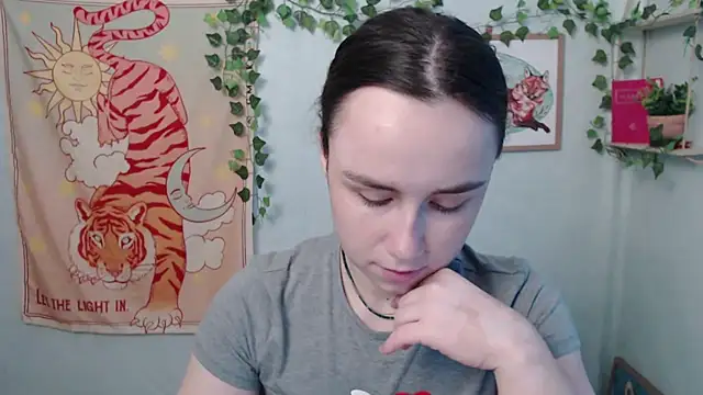 VeryVeryVeryShy  online show from July 2, 5:35 am
