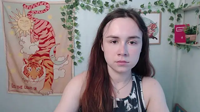VeryVeryVeryShy  online show from June 18, 6:04 am