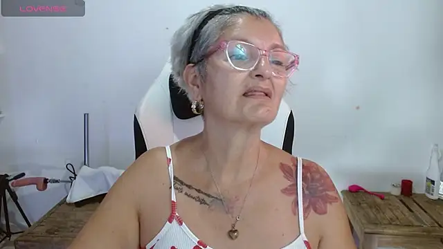 bety-cum2 online show from April 28, 10:41 am
