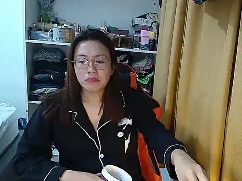 crizzybel online show from May 4, 9:51 pm