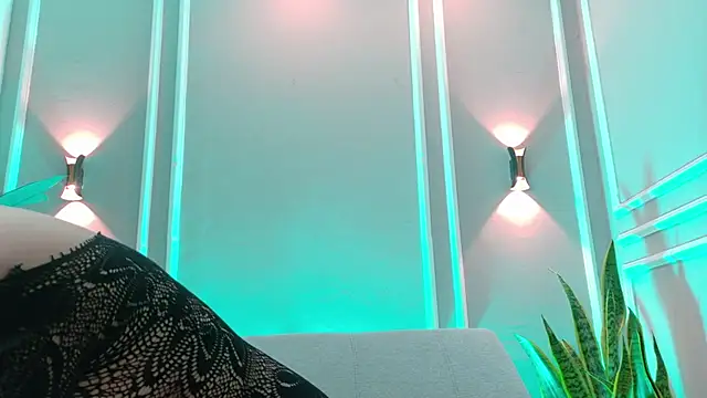 isa kiss online show from February 21, 12:50 pm