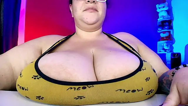 lulubigtitts1 online show from February 13, 8:10 pm