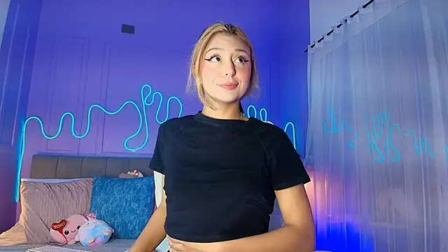 Sofly s online show from May 4, 11:47 am