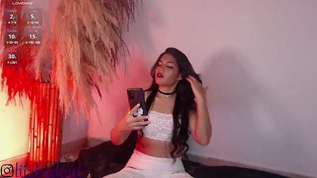 Snapshot of liz_bedoutxx chatting on October 15, 1:08 am liz bedoutxx online show from October 15, 1:08 am