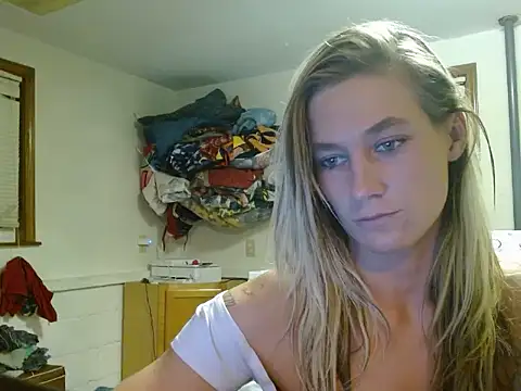 Snapshot of missymilf chatting on October 7, 1:54 am missymilf online show from October 7, 1:54 am