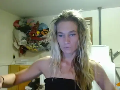 Snapshot of missymilf chatting on October 1, 12:59 am missymilf online show from October 1, 12:59 am