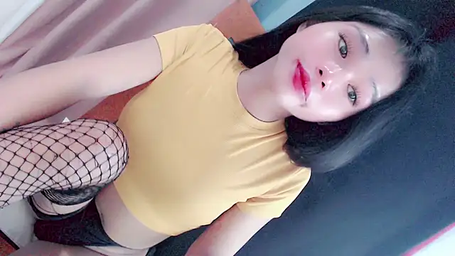 kylamooree online show from February 26, 6:23 am