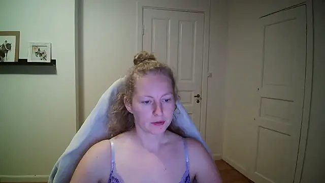 Snapshot of Girlnina-1995 chatting on September 25, 4:50 pm Girlnina-1995 online show from September 25, 4:50 pm