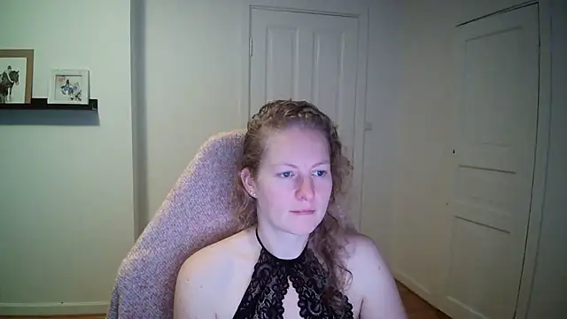 Snapshot of Girlnina-1995 chatting on October 9, 8:29 am Girlnina-1995 online show from October 9, 8:29 am