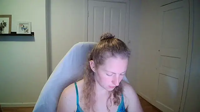 Snapshot of Girlnina-1995 chatting on October 2, 11:26 am Girlnina-1995 online show from October 2, 11:26 am