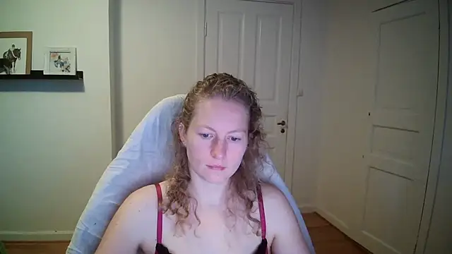 Snapshot of Girlnina-1995 chatting on October 15, 7:22 am Girlnina-1995 online show from October 15, 7:22 am