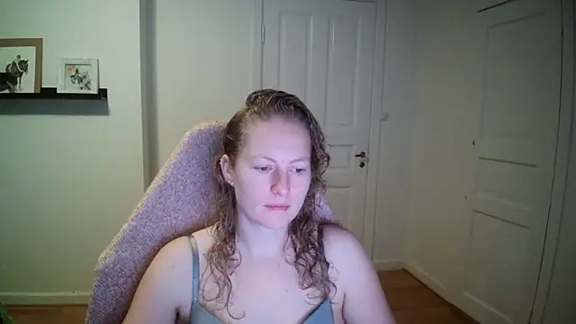 Snapshot of Girlnina-1995 chatting on October 7, 7:13 am Girlnina-1995 online show from October 7, 7:13 am