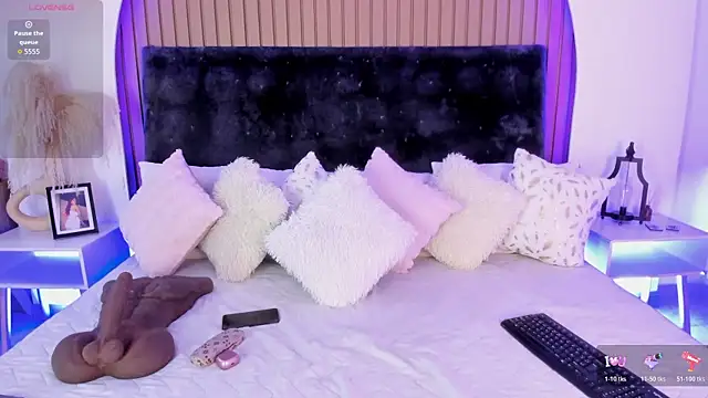 Karlagonzales  online show from July 24, 6:49 pm