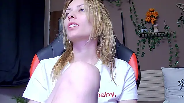 karo123421 online show from February 1, 9:57 pm