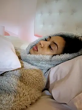 Sarakux online show from November 18, 11:15 pm