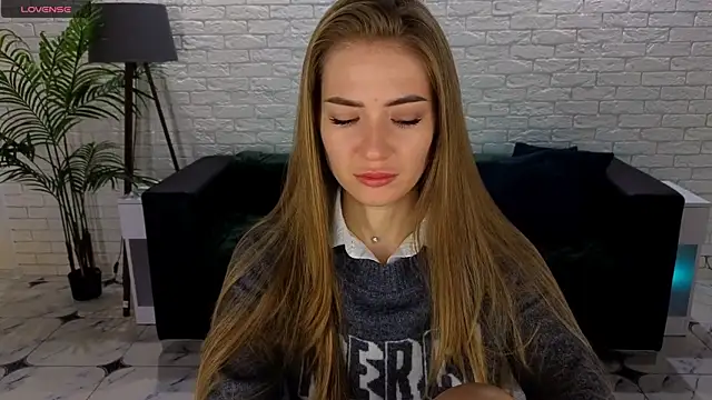 Adelyna Bird online show from October 5, 6:18 am