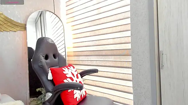 EmmaFerrary online show from May 4, 6:22 pm