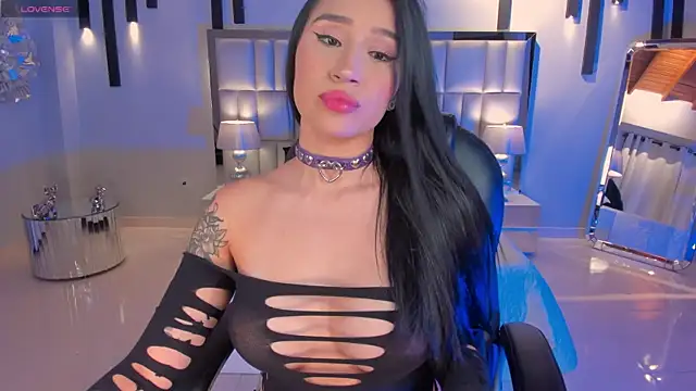 NickyLawson online show from November 12, 4:43 am