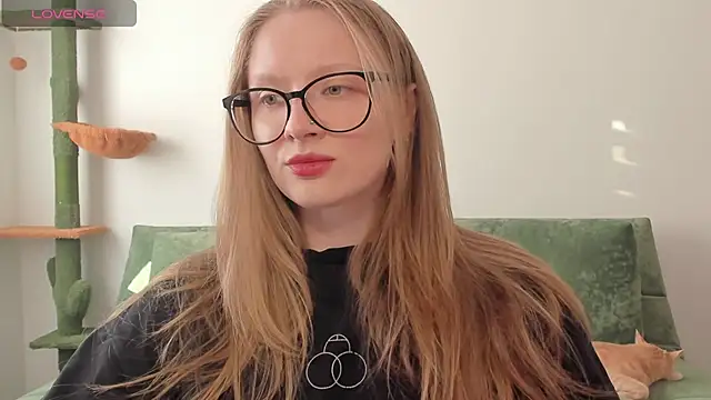 mollytuck online show from July 17, 2:21 pm
