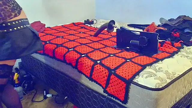 Snapshot of DoMeDoggyNow chatting on October 24, 12:56 pm DoMeDoggyNow online show from October 24, 12:56 pm