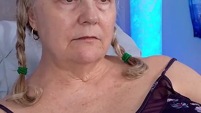 Kaitlyn Winters online show from March 22, 3:23 am