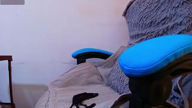 klylls squirt  online show from June 1, 7:15 pm