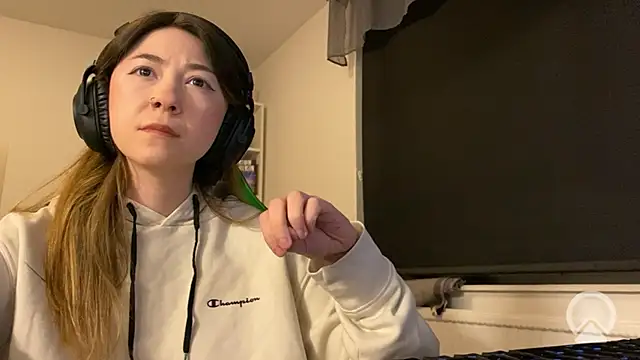 chibi moon  online show from March 4, 8:15 pm