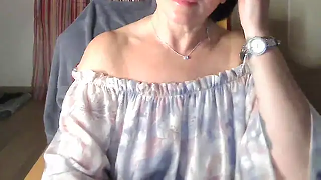 -Mia-   online show from January 14, 8:25 pm