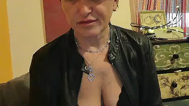 Snapshot of -Mia-__ chatting on October 3, 4:12 pm -Mia- online show from October 3, 4:12 pm