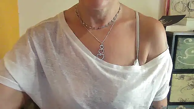 Snapshot of -Mia-__ chatting on October 11, 5:04 pm -Mia- online show from October 11, 5:04 pm