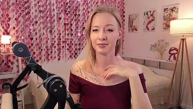 MissRightX online show from July 12, 10:05 am
