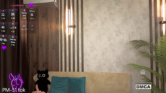 Holl1Would online show from February 26, 8:19 pm