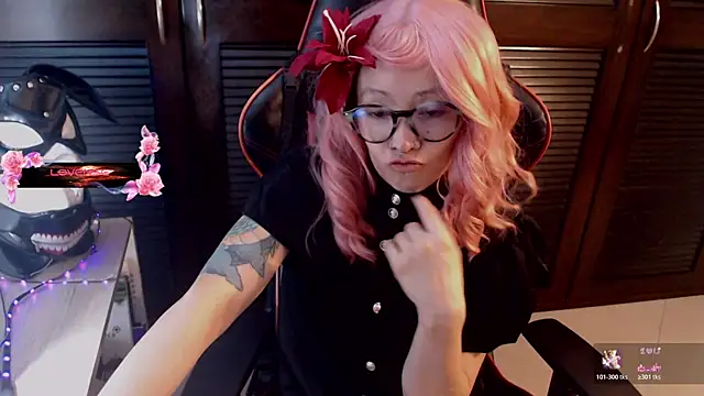 pink-2022 online show from April 29, 5:30 pm