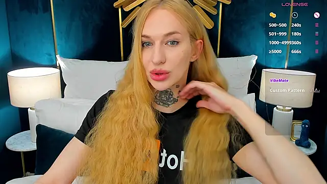 SarahLust online show from May 17, 12:15 pm