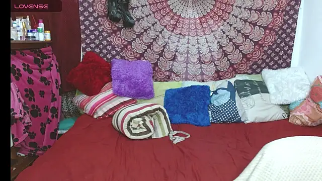 elena evans online show from November 26, 10:00 pm