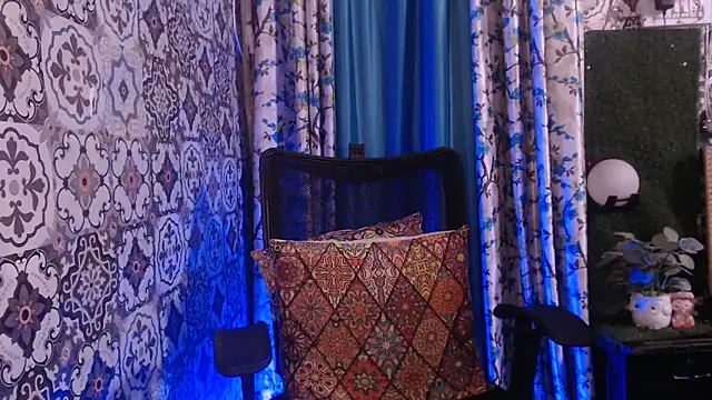 The Divine Love online show from May 22, 8:40 pm