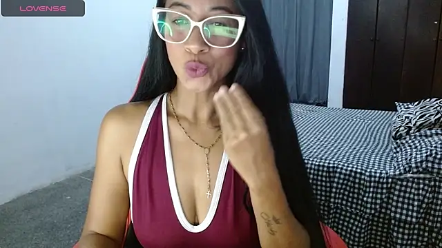 Emiliklauss22 online show from November 22, 6:49 am