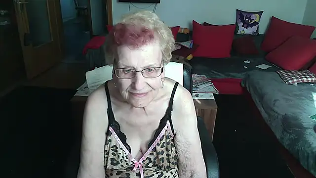 HeisseomaOriginal online show from April 30, 7:13 am