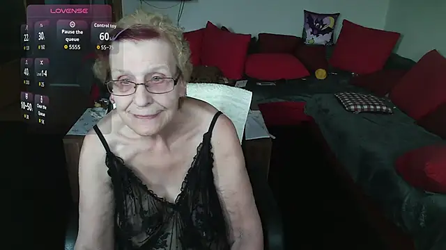 HeisseomaOriginal online show from November 13, 8:35 am