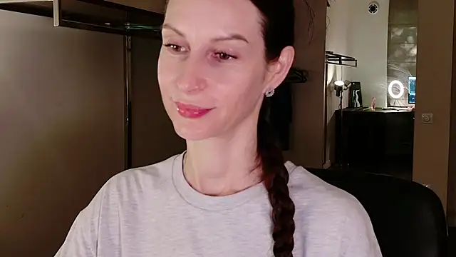 Mila Anders online show from July 31, 4:57 am