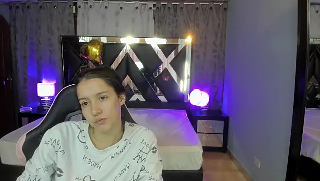 Linda4Petite online show from June 14, 1:33 pm