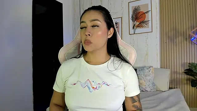 CameronCollins  online show from November 21, 7:38 pm