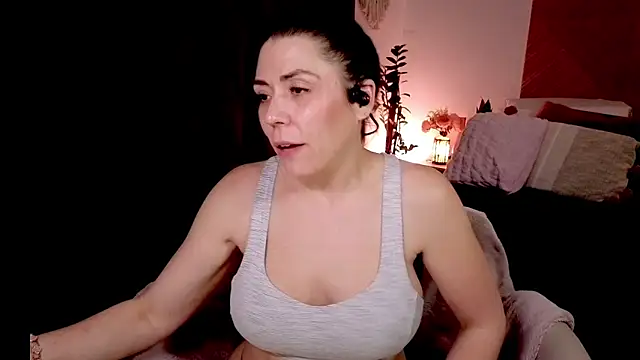 Ellie-L-Elizabeth online show from May 3, 3:54 am